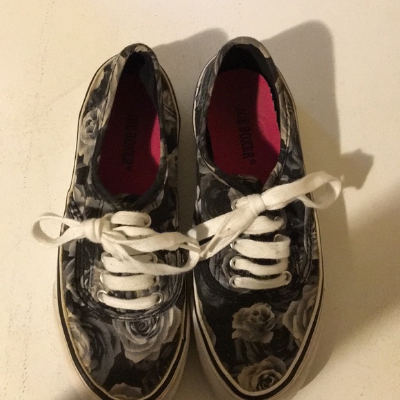 Joe Boxer stylish shoes! - Picture 2 of 4